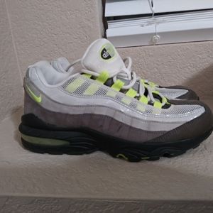 Nike Air Max size 6y
